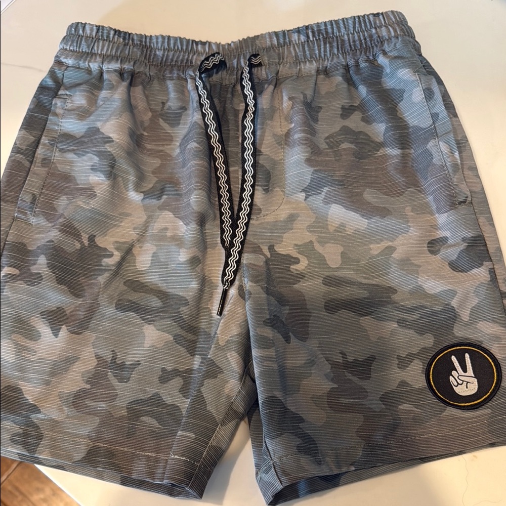 Feather 4 arrows Camouflage Kids Shorts size 10